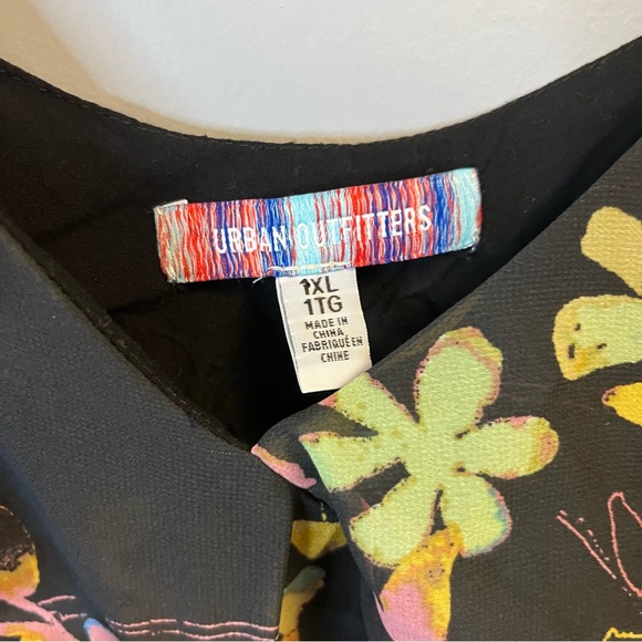 Urban Outfitters Dress Black Floral Teyanna Cold Shoulder Mini Dress Sz 1X EUC - Picture 6 of 8